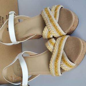 Naturalizer Platform wedge sandals W12
